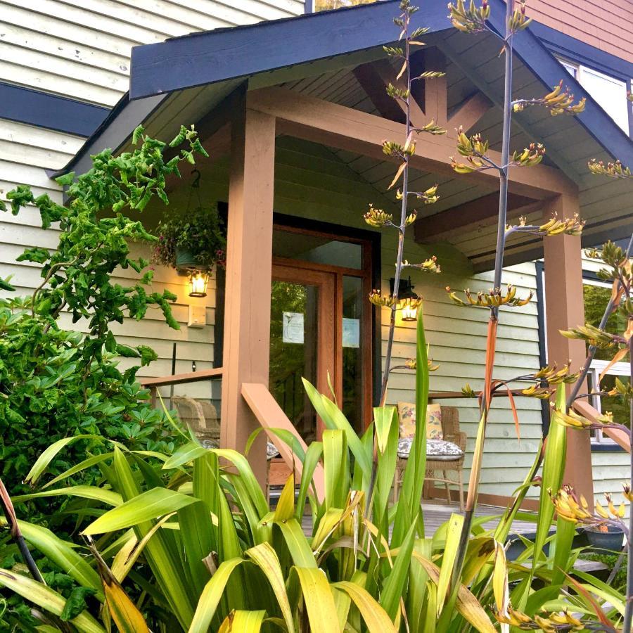 Cobble Wood And Bird Sanctuary Guest Houses Tofino Exterior photo