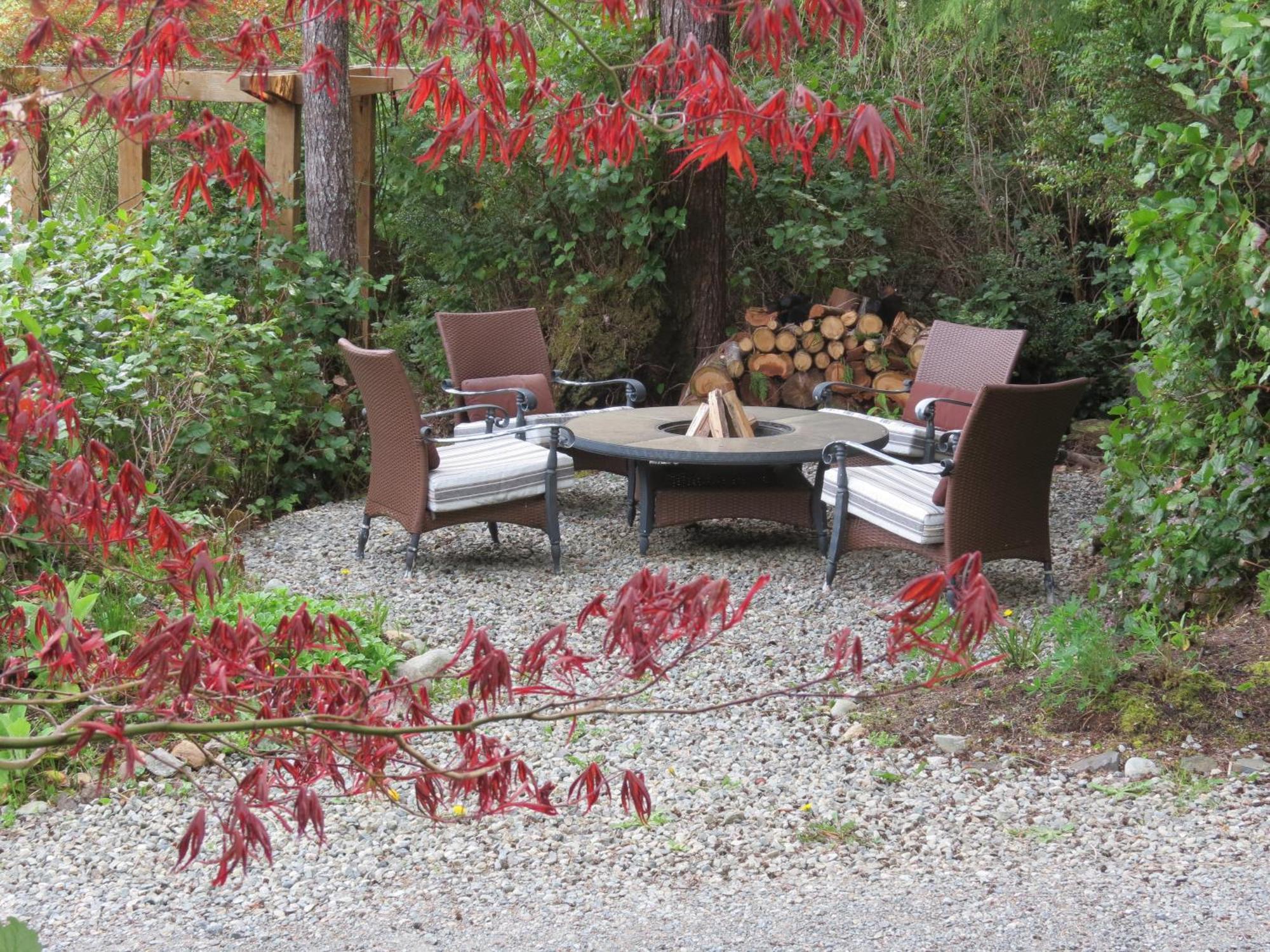 Cobble Wood And Bird Sanctuary Guest Houses Tofino Exterior photo