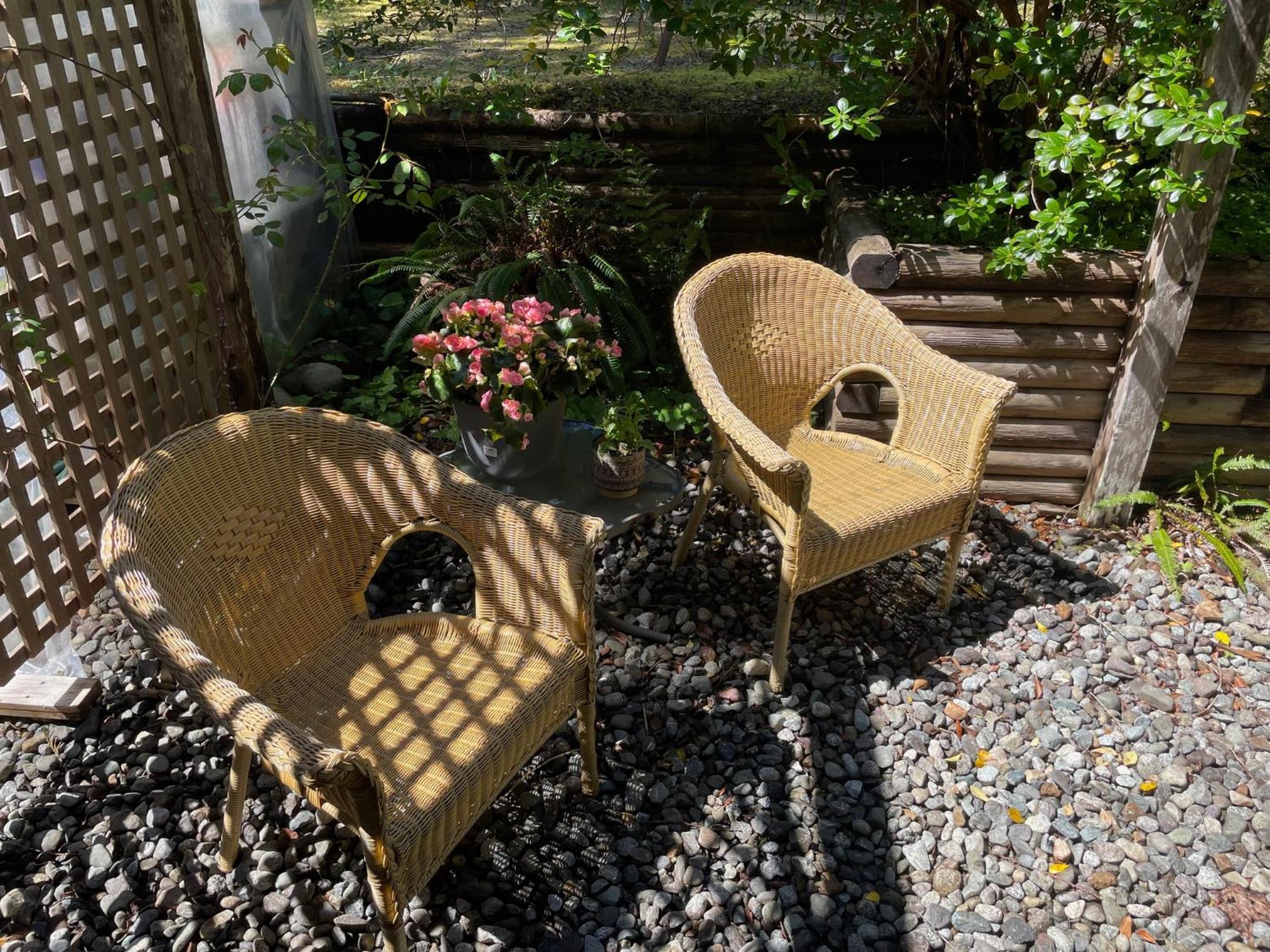 Cobble Wood And Bird Sanctuary Guest Houses Tofino Exterior photo
