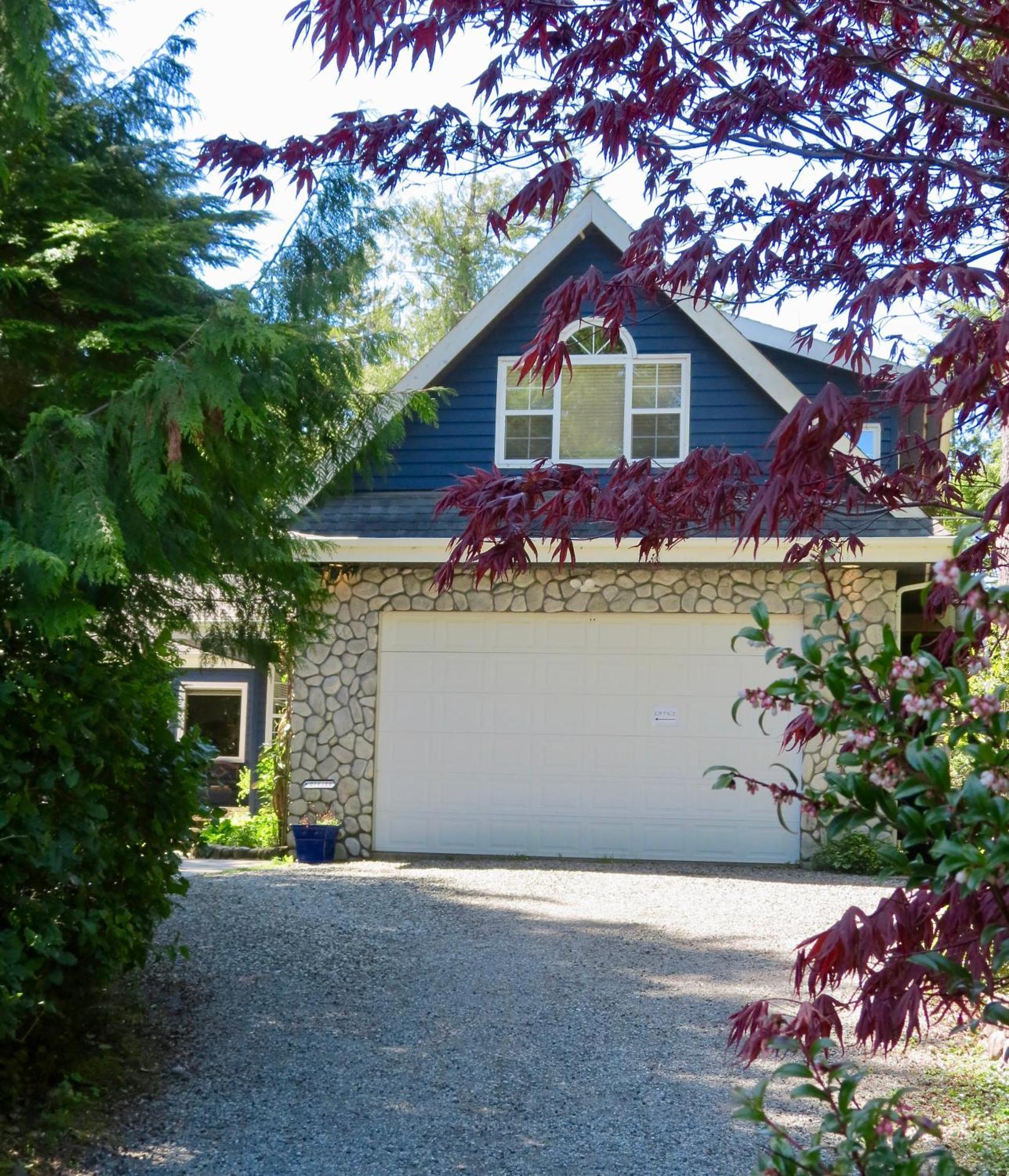 Cobble Wood And Bird Sanctuary Guest Houses Tofino Exterior photo