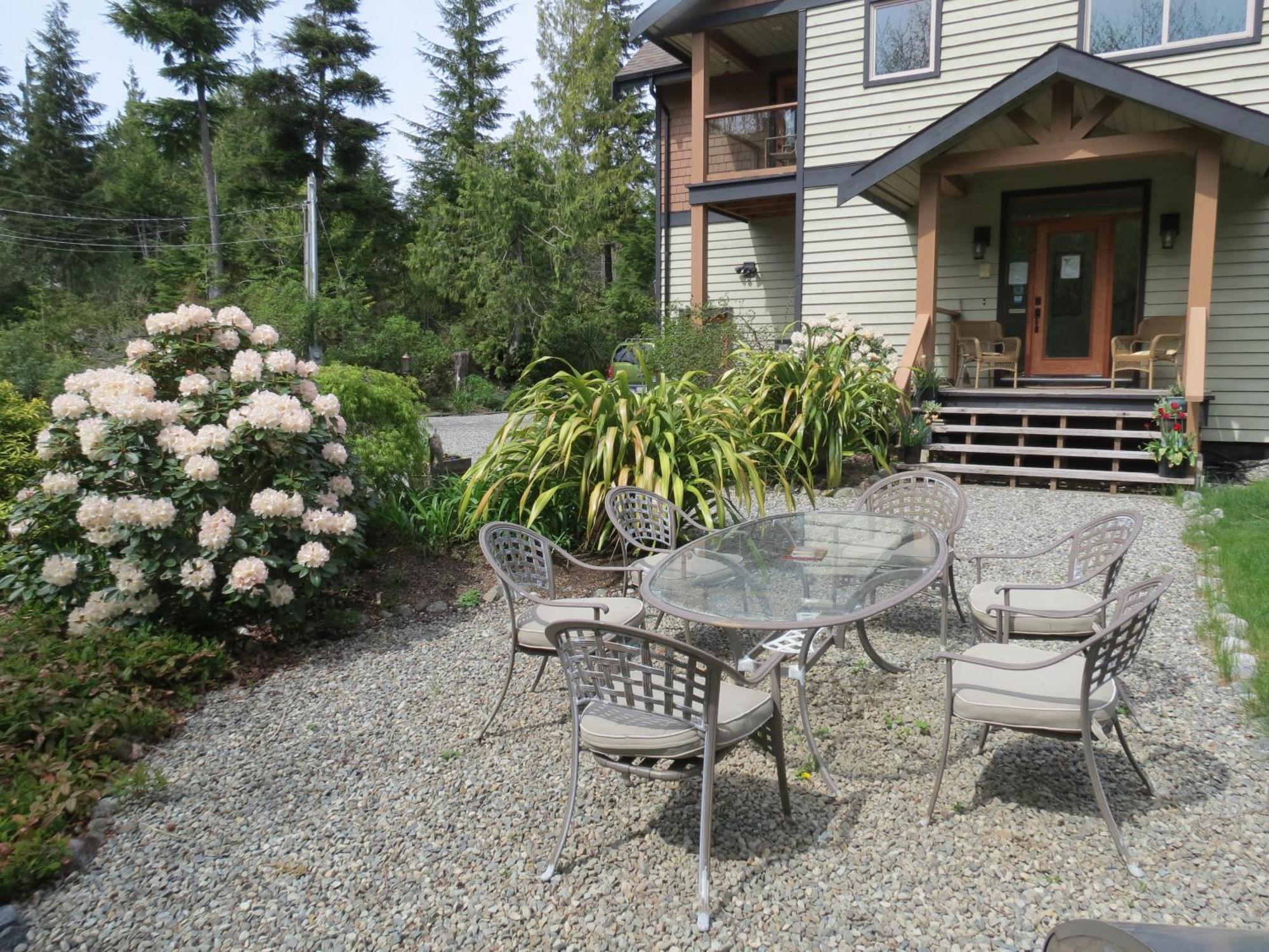 Cobble Wood And Bird Sanctuary Guest Houses Tofino Exterior photo