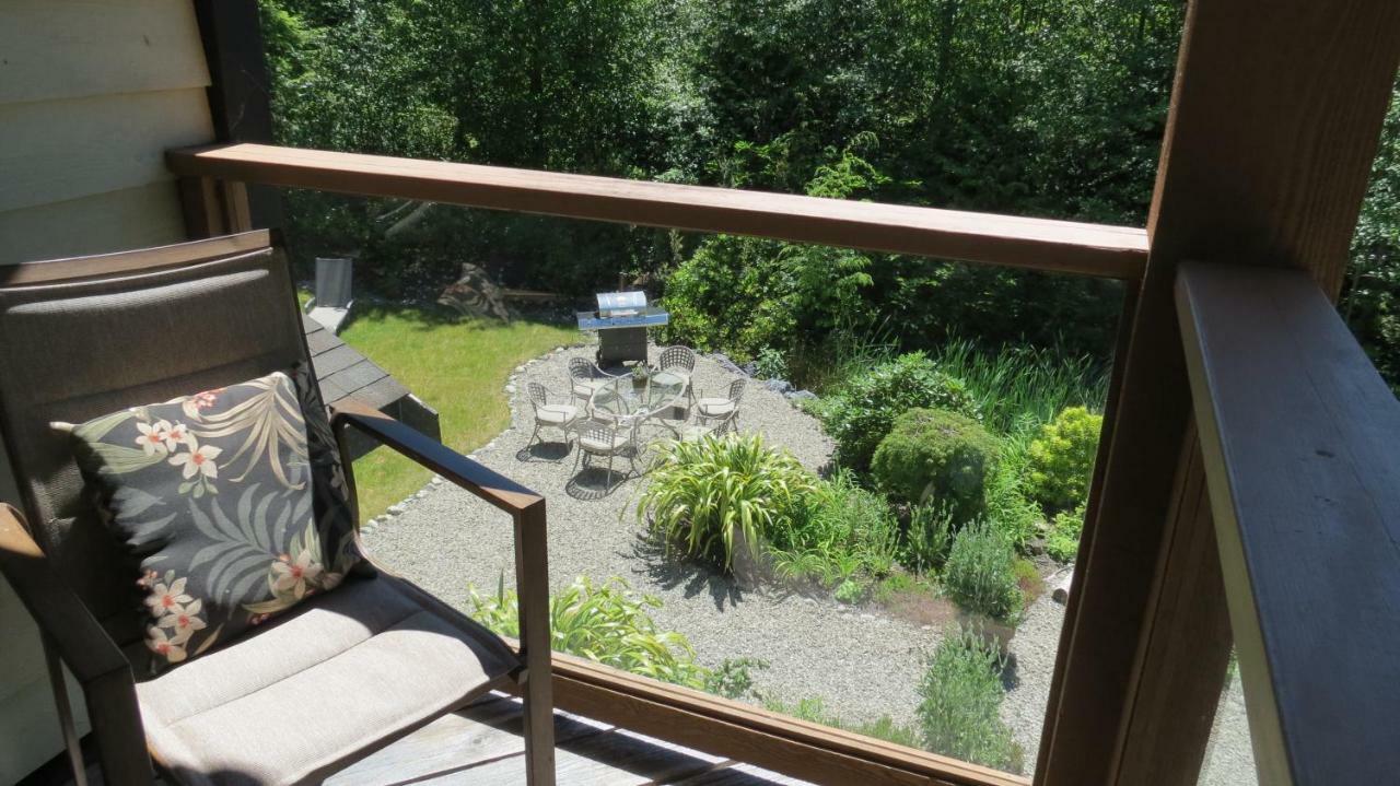 Cobble Wood And Bird Sanctuary Guest Houses Tofino Exterior photo